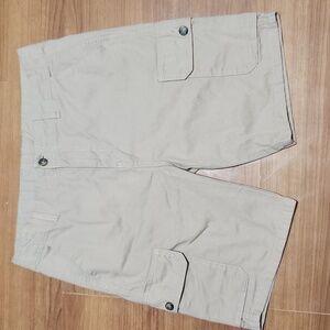 Mens "Highland" beige cargo shorts w/button pockets
